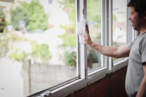 для чего смазывать пластиковые окна